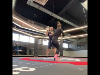 karolina kowalkiewicz - training